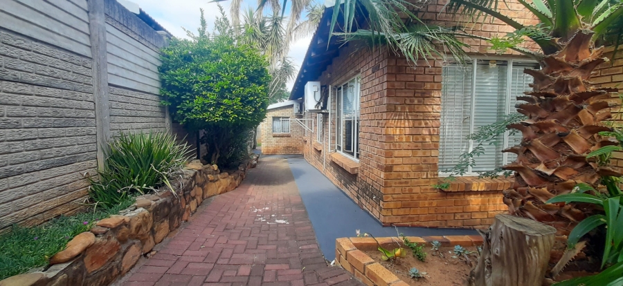 To Let 3 Bedroom Property for Rent in Bodorp North West